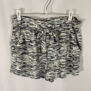 Lou & Grey Ruffle Waist Paperbag Shorts